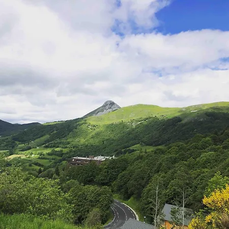 A Cote De La Station De Le Lioran Dans Le Cantal * Saint-Jacques-des-Blats